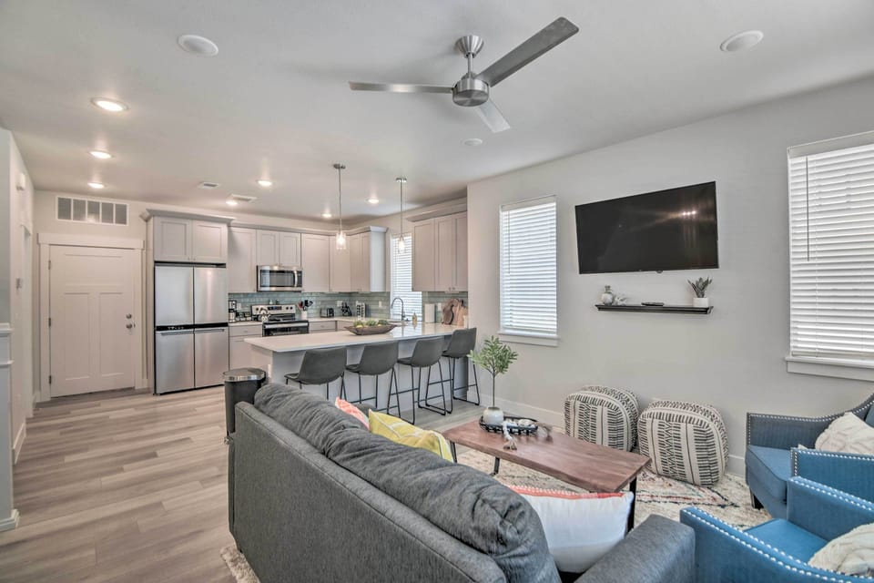 Living Room | Central A/C & Heating | Smart TV