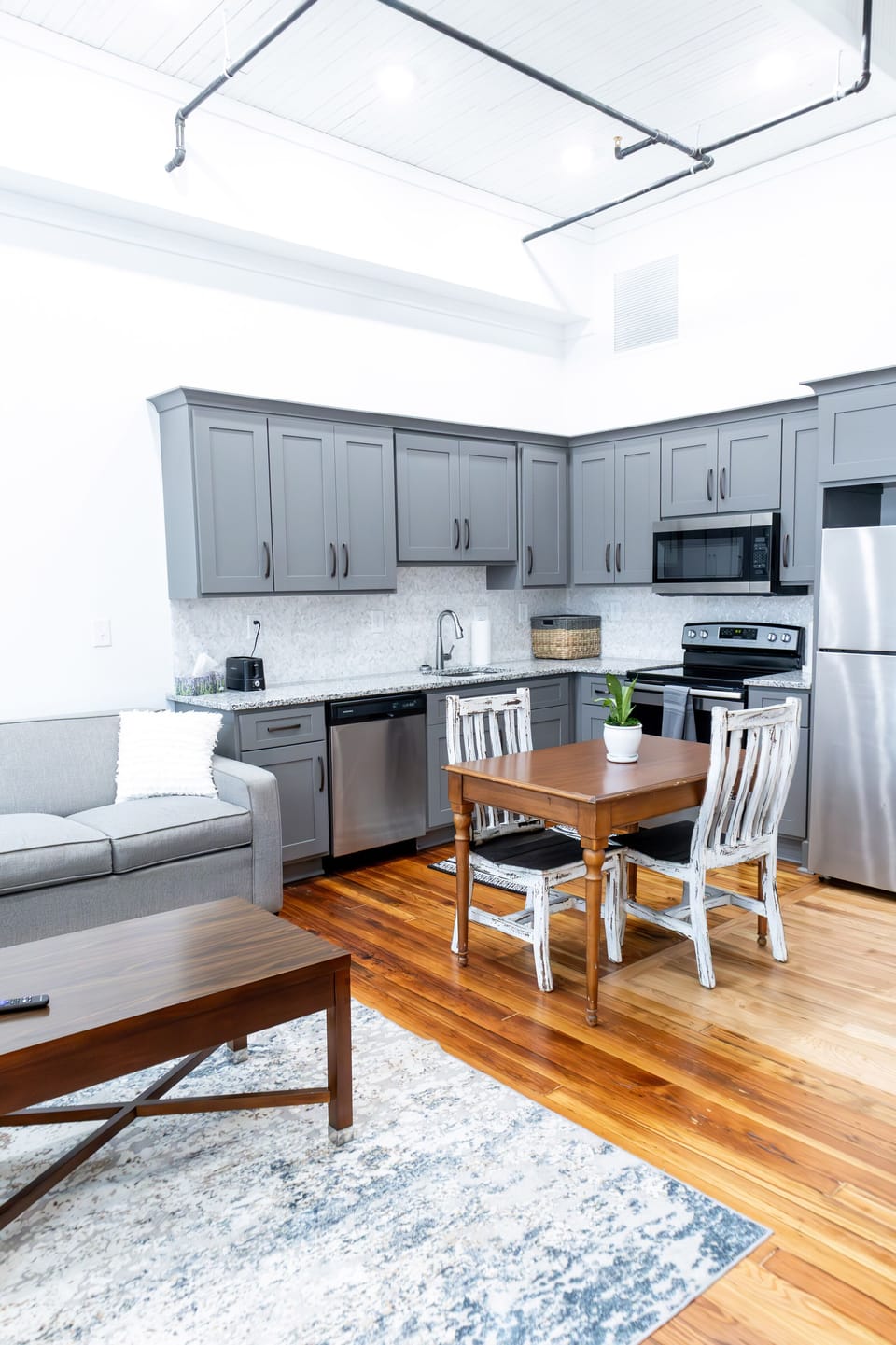 Picture-perfect and snug, this loft welcomes you with open arms. 