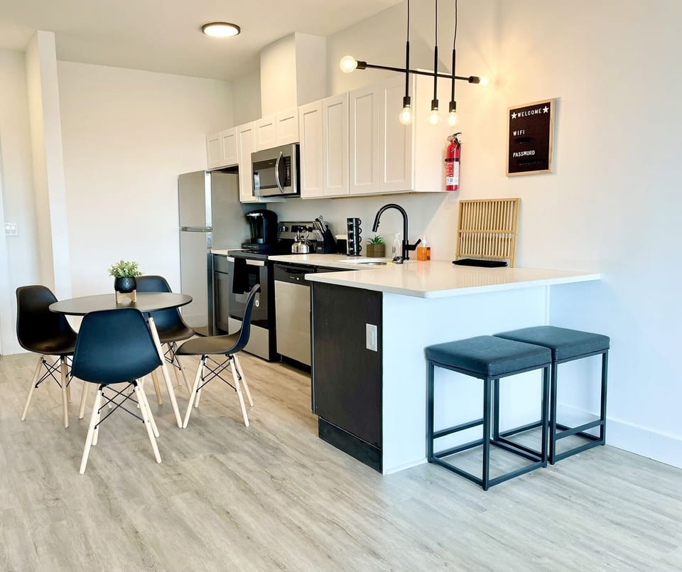 --- Open-concept kitchen, including dining area and breakfast bar ---