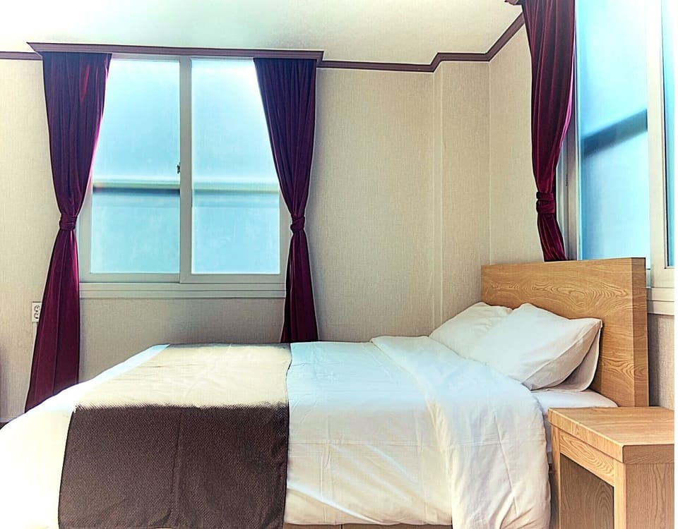 Desk, blackout drapes, soundproofing, free WiFi