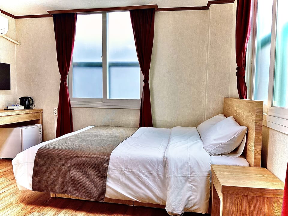 Desk, blackout drapes, soundproofing, free WiFi