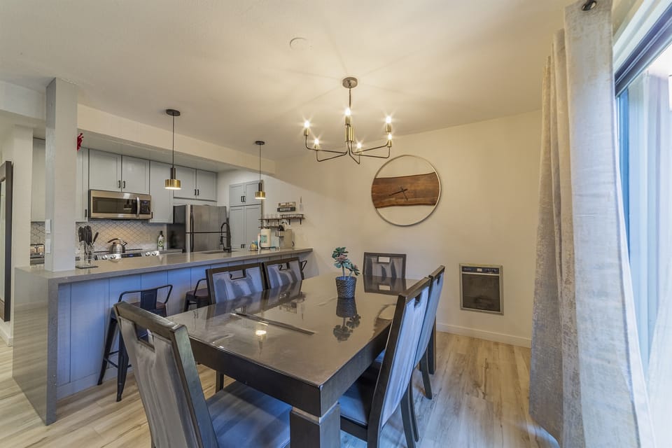 Seating for 6 plus 4 bar stools