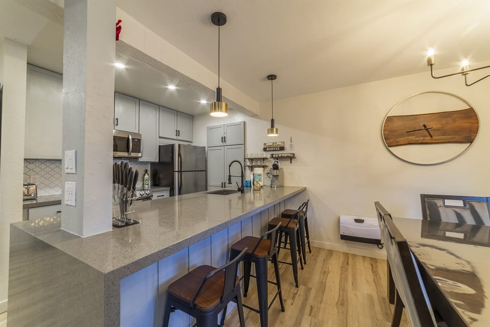 Waterfall quartz countertop