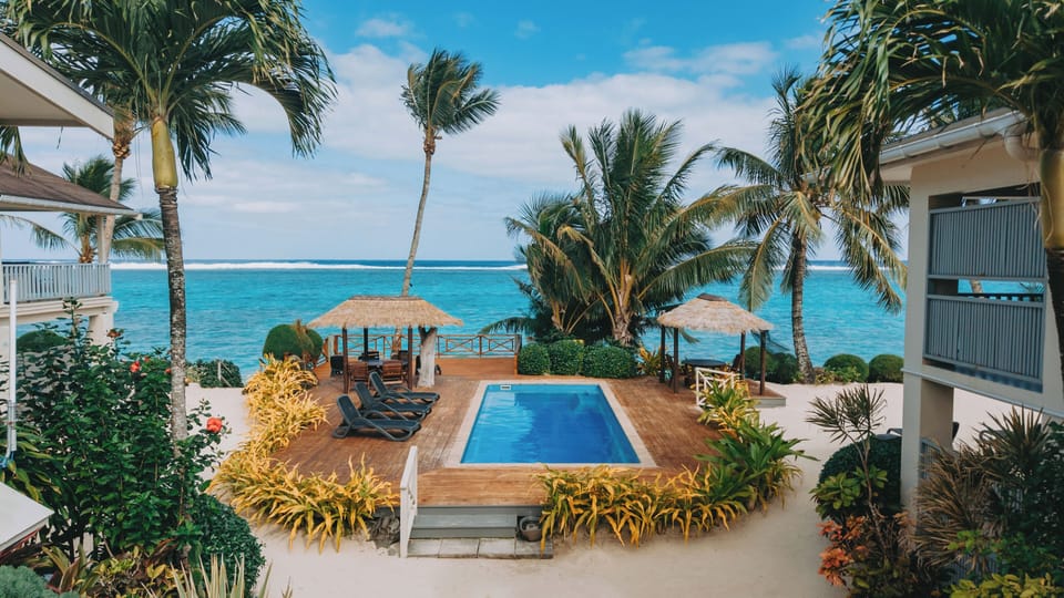 Outdoor pool, sun loungers