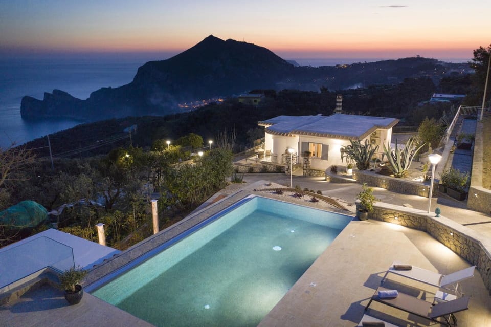 House, Smoking | 5 bedrooms, iron/ironing board, WiFi