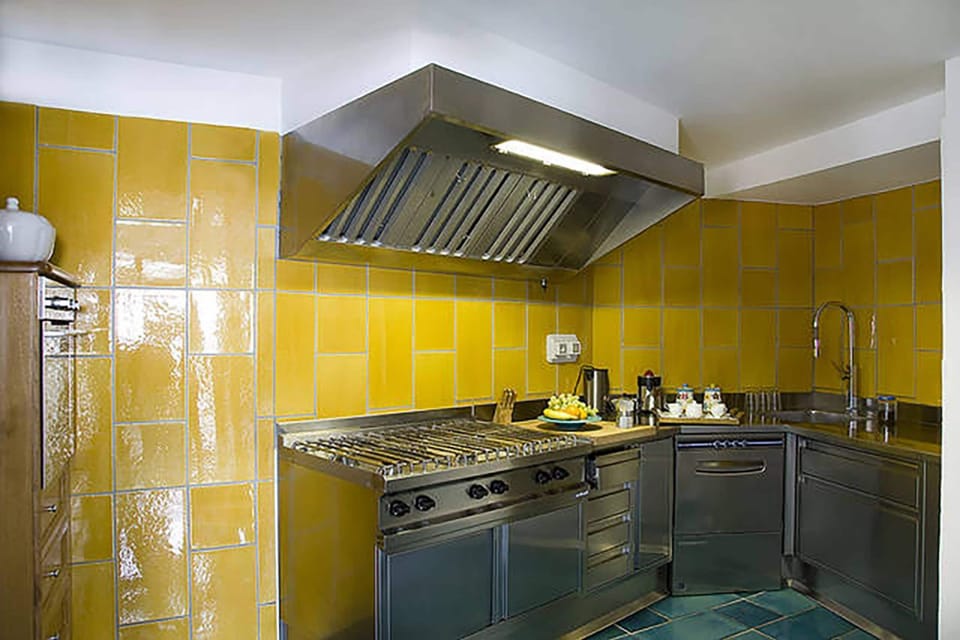 House, Smoking | 5 bedrooms, desk, iron/ironing board, WiFi