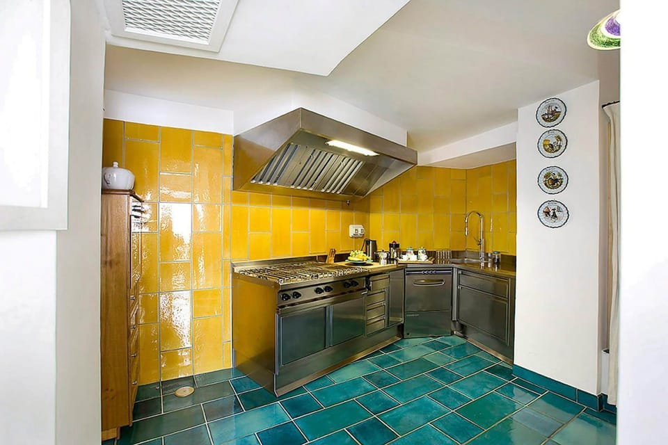 House, Smoking | 5 bedrooms, desk, iron/ironing board, WiFi