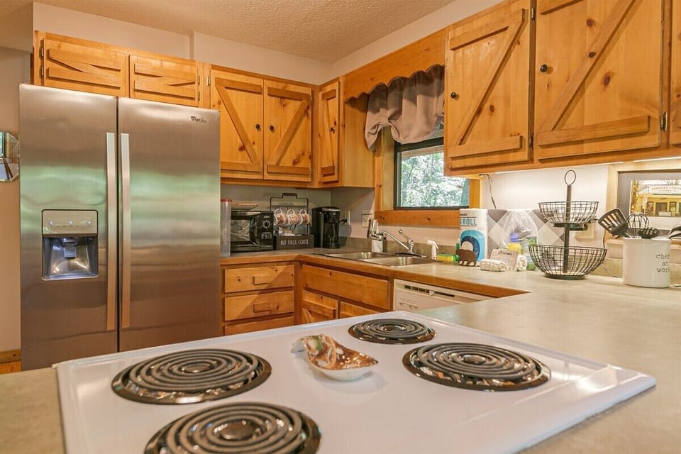 Fully Equipped Kitchen & Dining Area