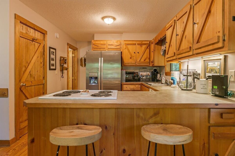Fully Equipped Kitchen & Dining Area