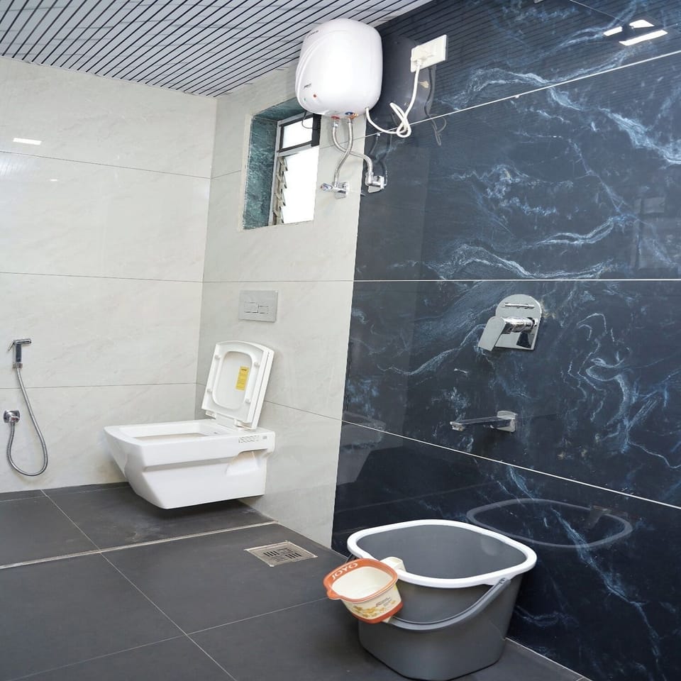 Standard Room | Bathroom | Free toiletries, towels
