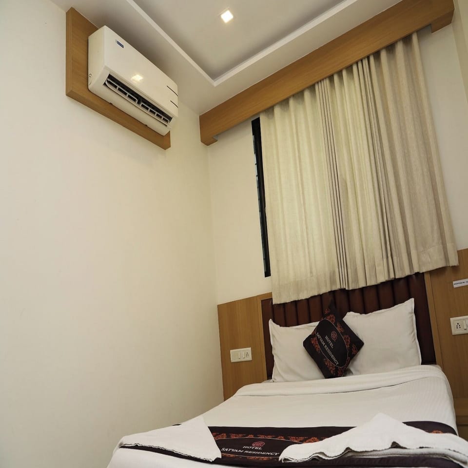 Standard Room | Soundproofing, bed sheets