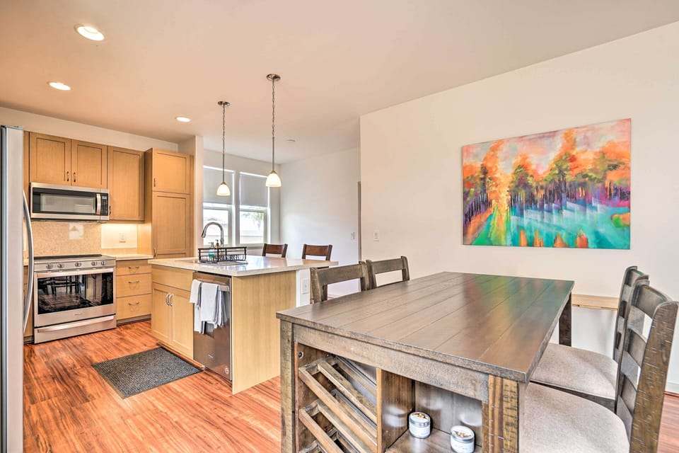 Dining Area | Air Conditioning