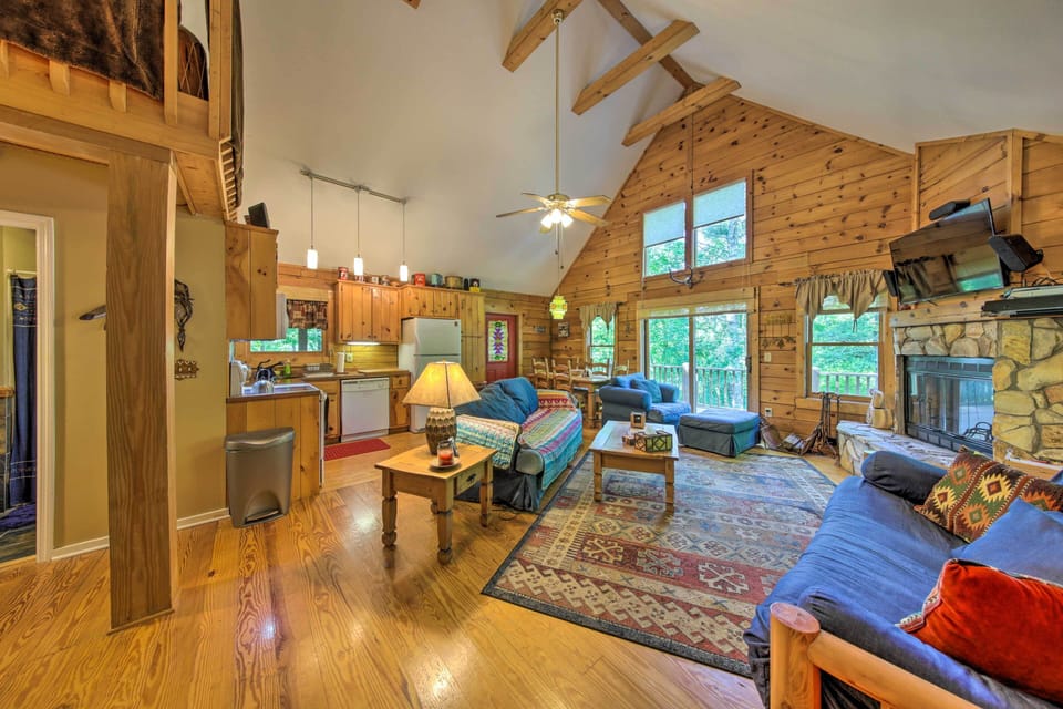 Living Room | Free WiFi | Central Heating & A/C | Board Games & Books