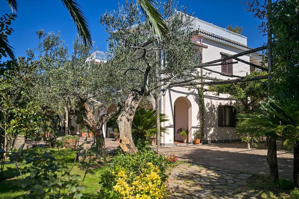 House, Smoking | 8 bedrooms, WiFi