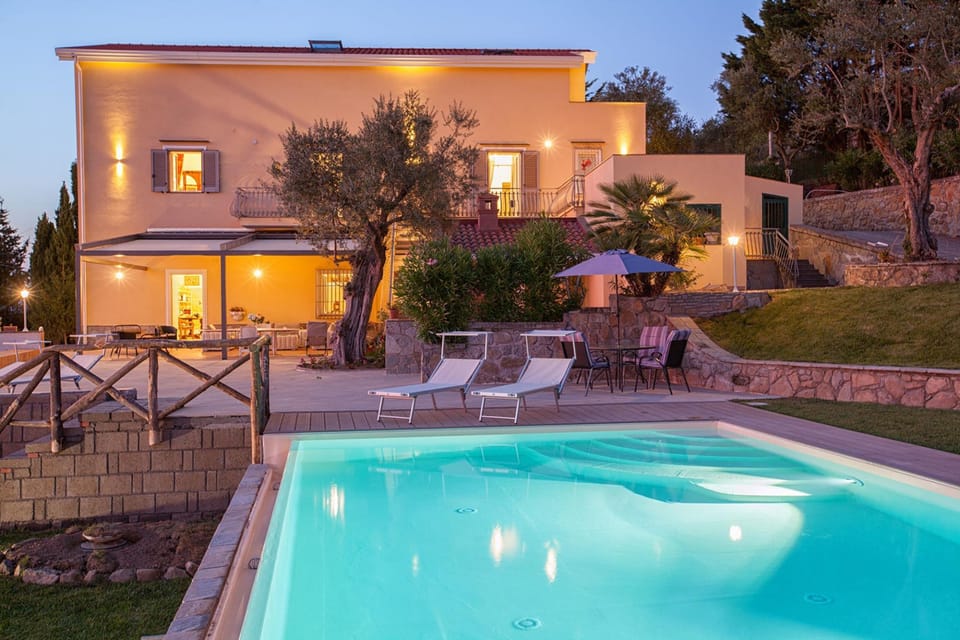 House, Smoking | 4 bedrooms, desk, WiFi