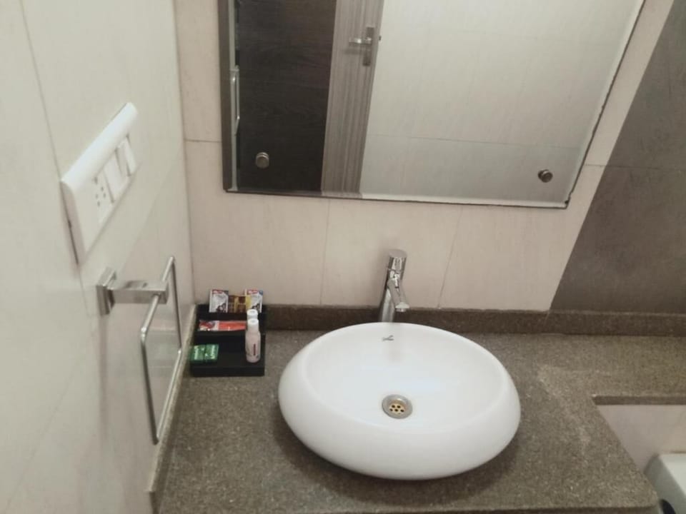 Free toiletries, bathrobes, towels