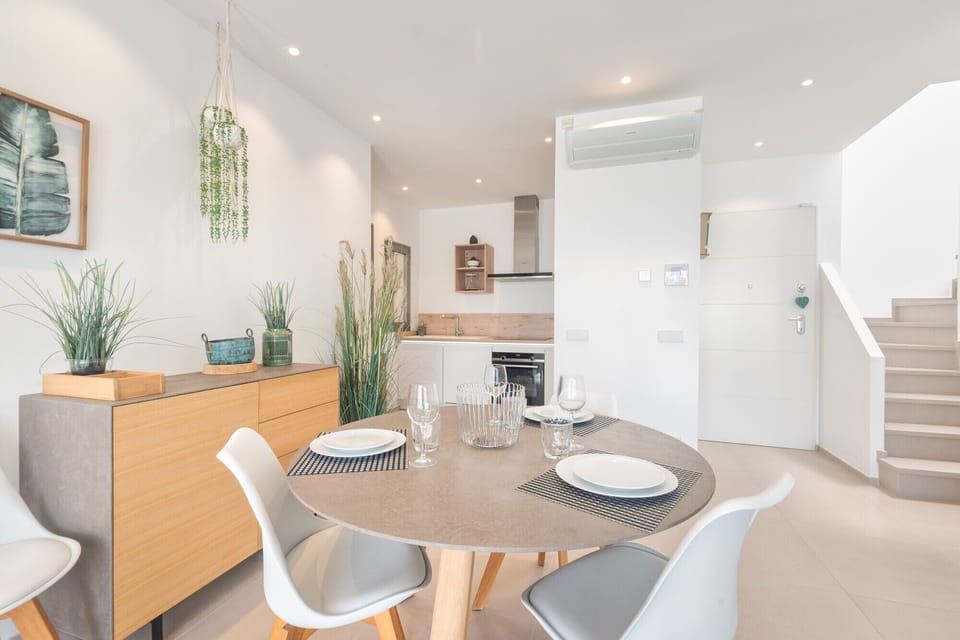 Beautiful spacious living room with dining room