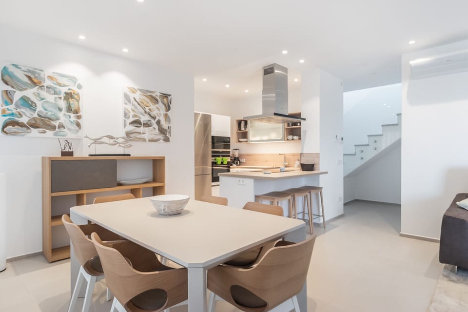 Beautiful spacious dining room with high table.