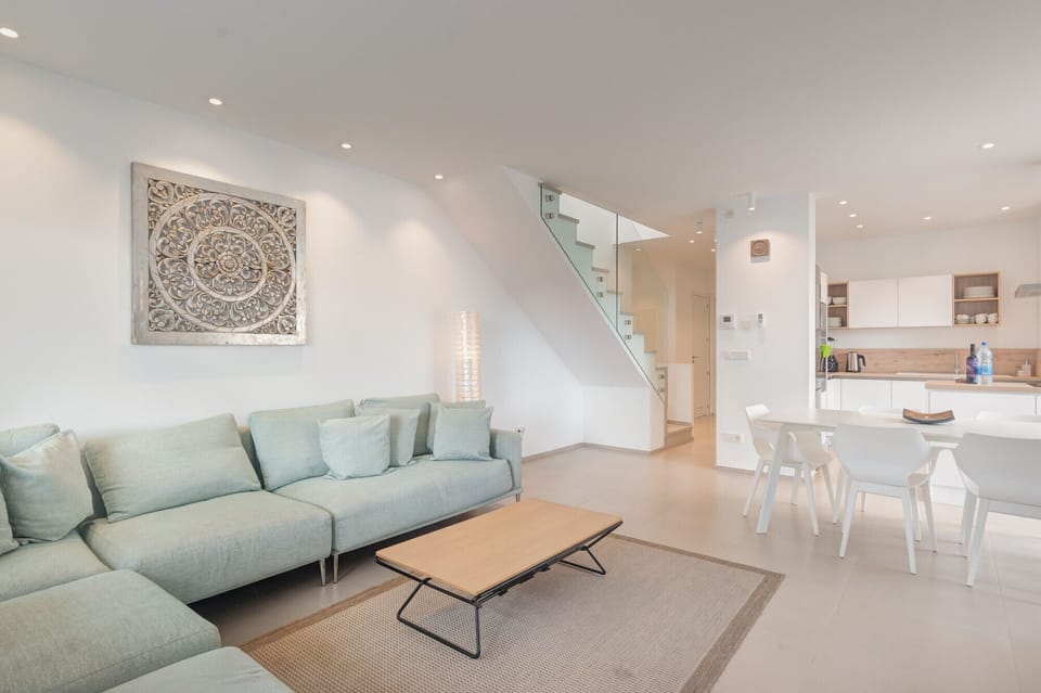 Beautiful spacious living room with dining room