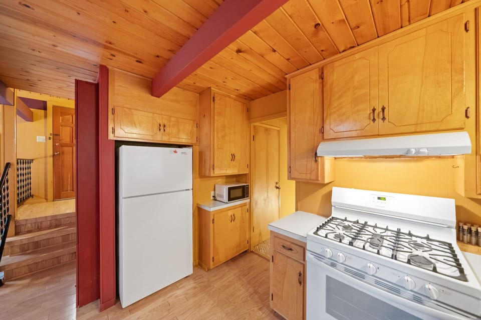 Kitchen fully equipped with all the essentials. - Kitchen fully equipped with all the essentials.