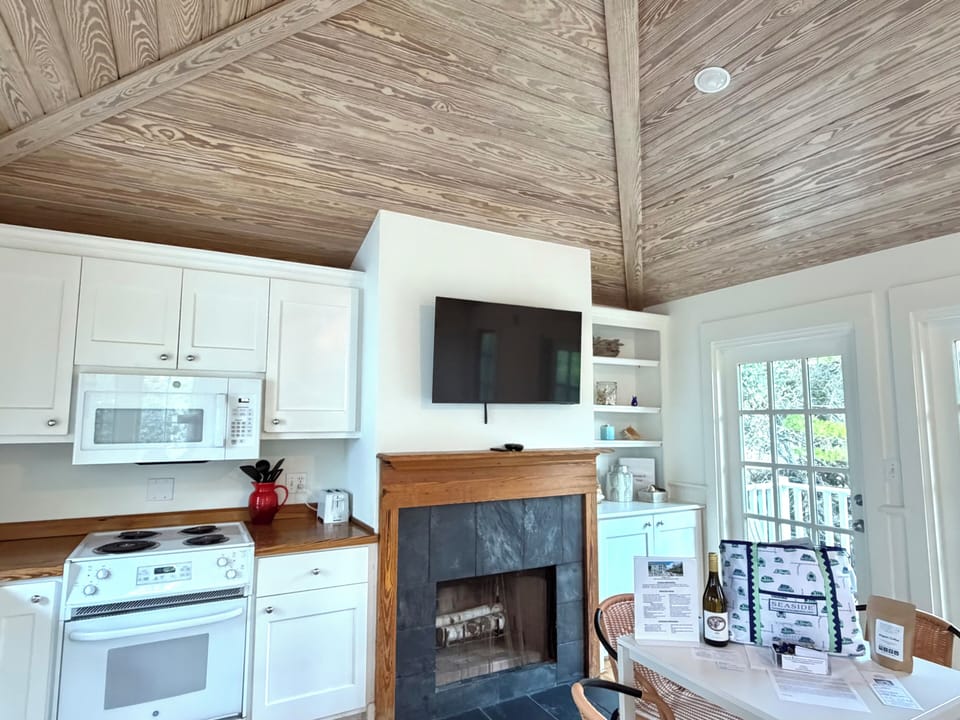 SECOND FLOOR LIVING AREAS