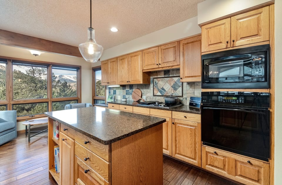 House, 4 Bedrooms | Private kitchen | Coffee/tea maker, fridge, oven, toaster