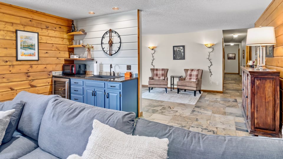 House, 4 Bedrooms | Living area