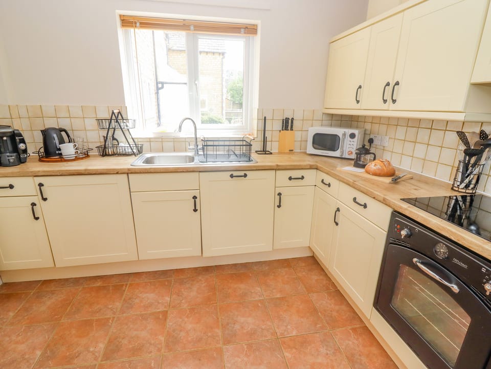 Cottage | Private kitchen | Fridge, dishwasher, electric kettle, toaster