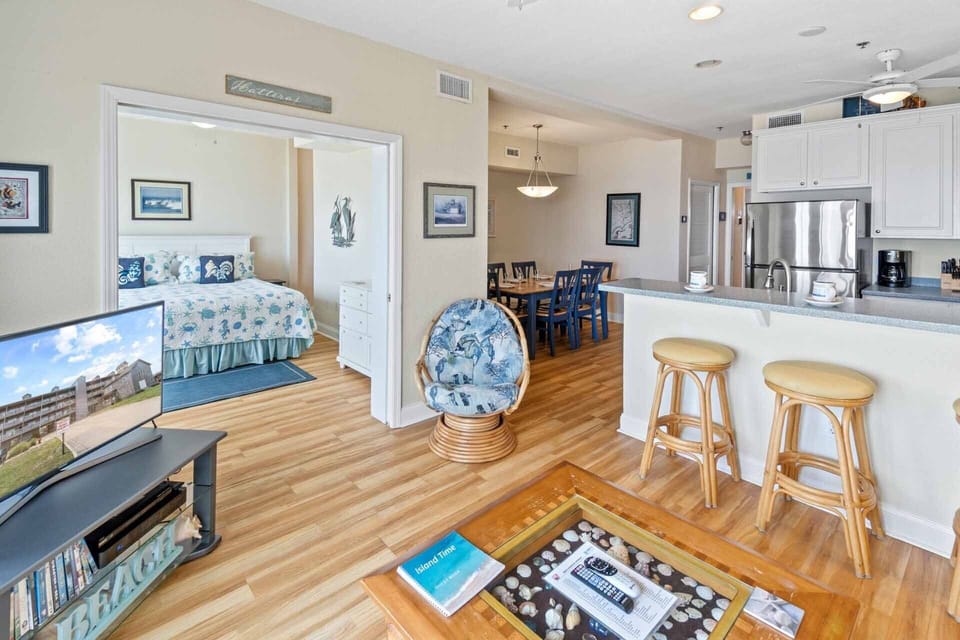 Surf-or-Sound-Realty-1023-Island-Time-Great-Room-2