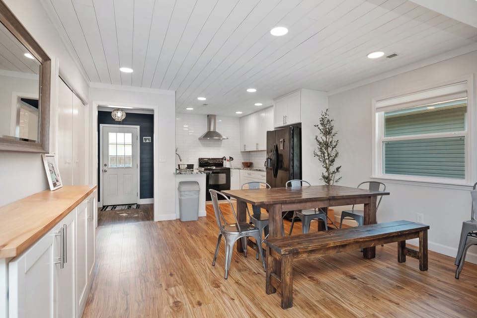 Dining Area - North