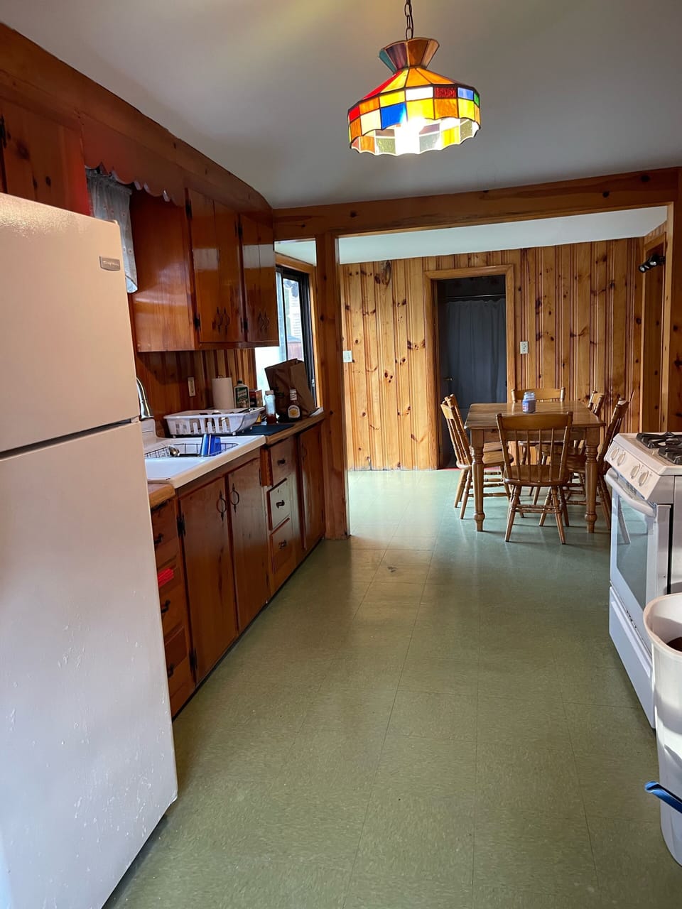 Spacious kitchen with gas stove/oven 
