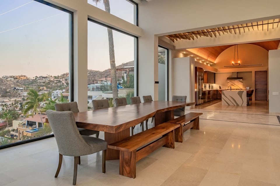 Dining area that sits 10