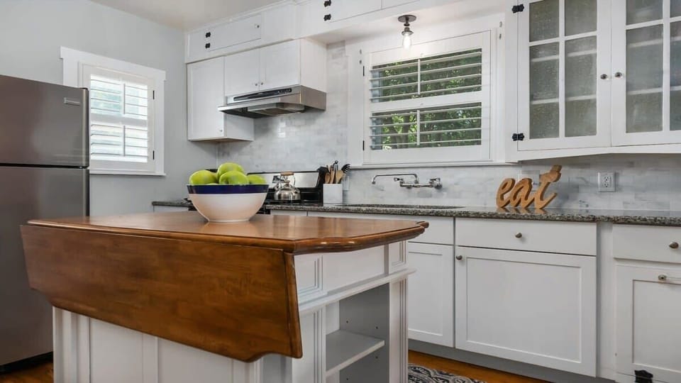 cook a delicious meal in this stunning kitchen.