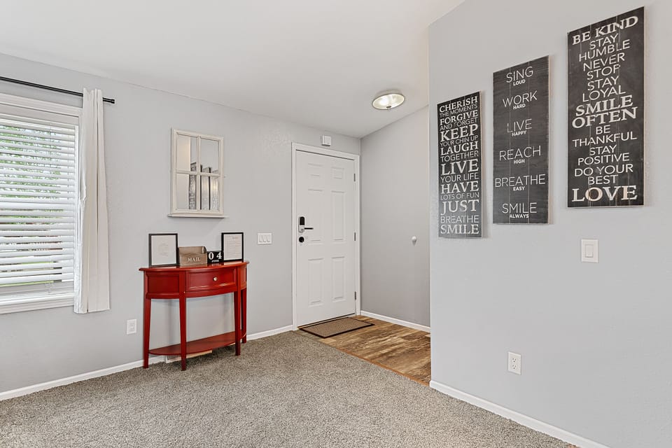 Entry way/front door