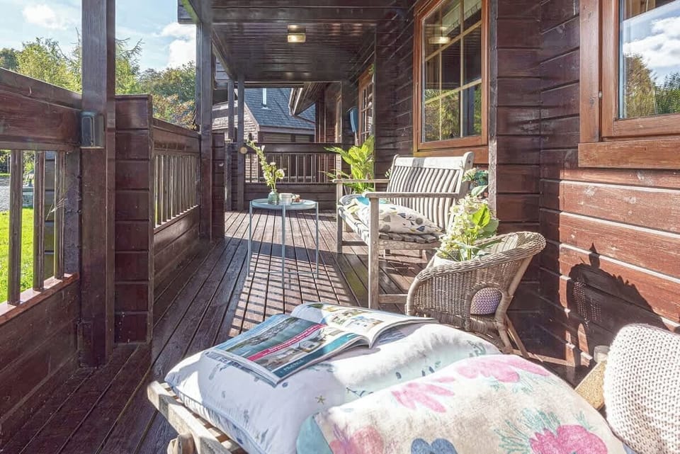 Front terrace with seating area