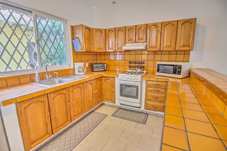 Fully equipped kitchen