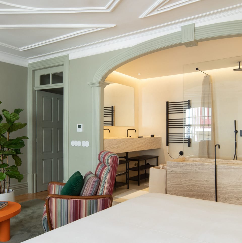 Premium Suite | In-room safe, desk, blackout drapes, soundproofing