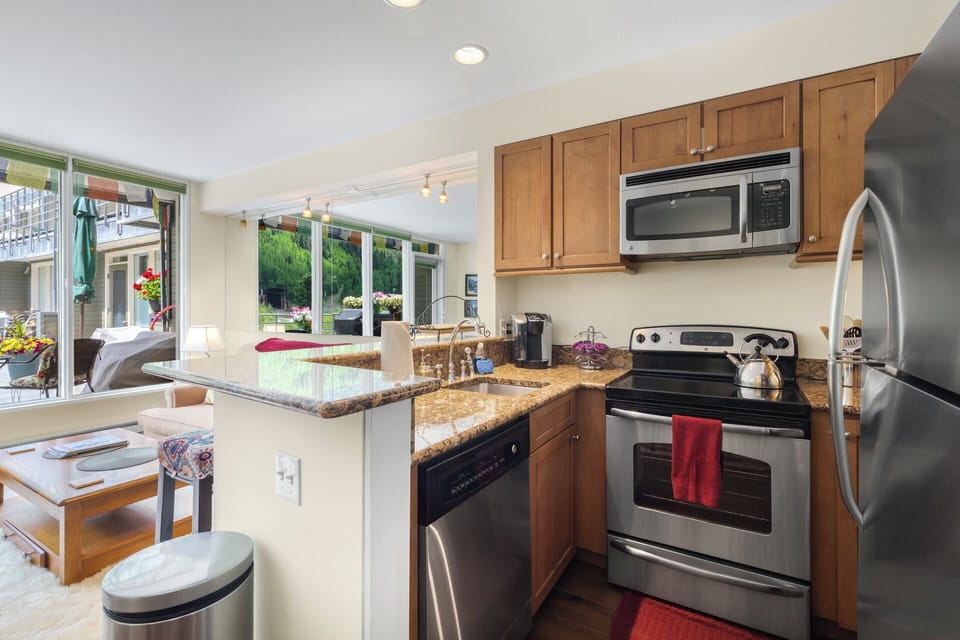 Full kitchen