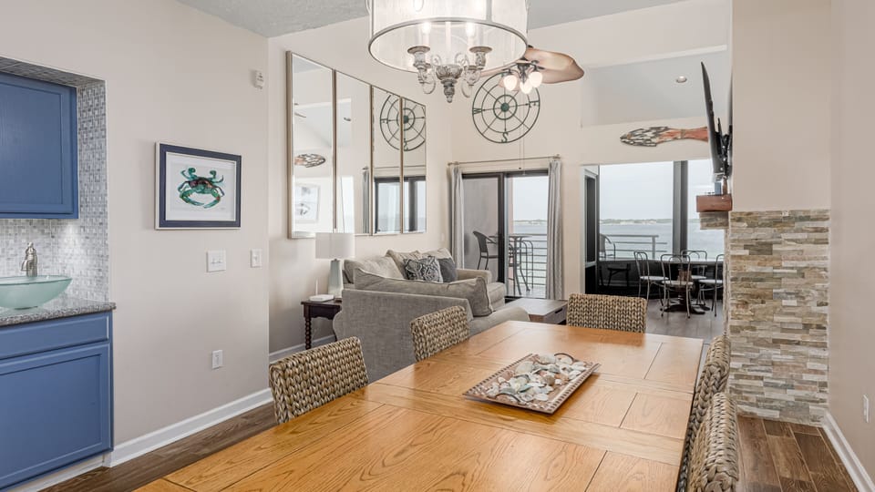 Amazing view of the bay from the large living\dining area