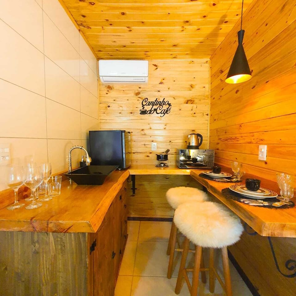 Honeymoon Cabin | Private kitchenette | Mini-fridge, microwave, toaster, blender