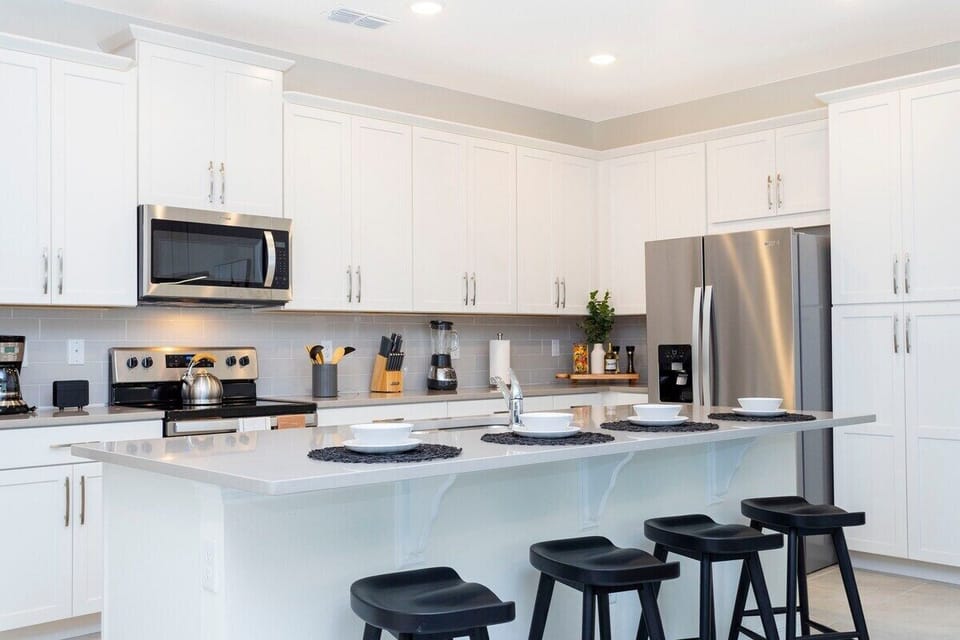 Picture yourself stepping into a great kitchen—a harmonious blend of style and functionalit. Imagine gathering around th This space isn’t just a vacation rental; it’s a home away from home, promising comfort, sophistication, and memorable moments. Bon appétit!