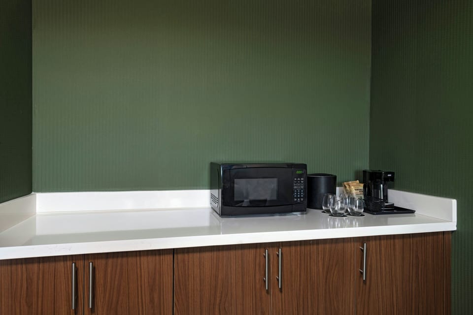 Suite, 1 Bedroom | Hypo-allergenic bedding, minibar, desk, bed sheets