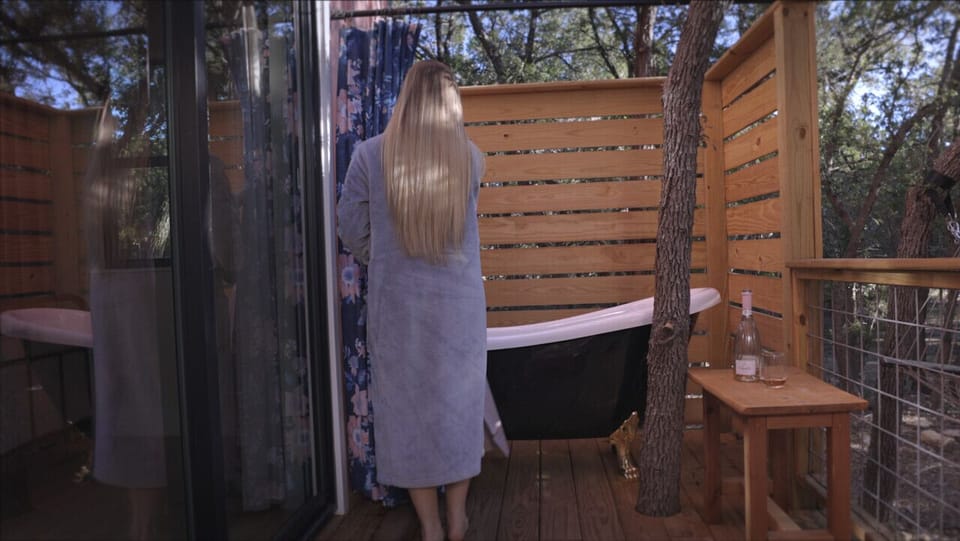 The Lazy Lavender Treetop House Outdoor soaking tub