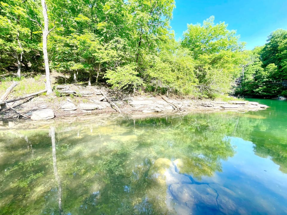 Lake access for swimming and kayaks