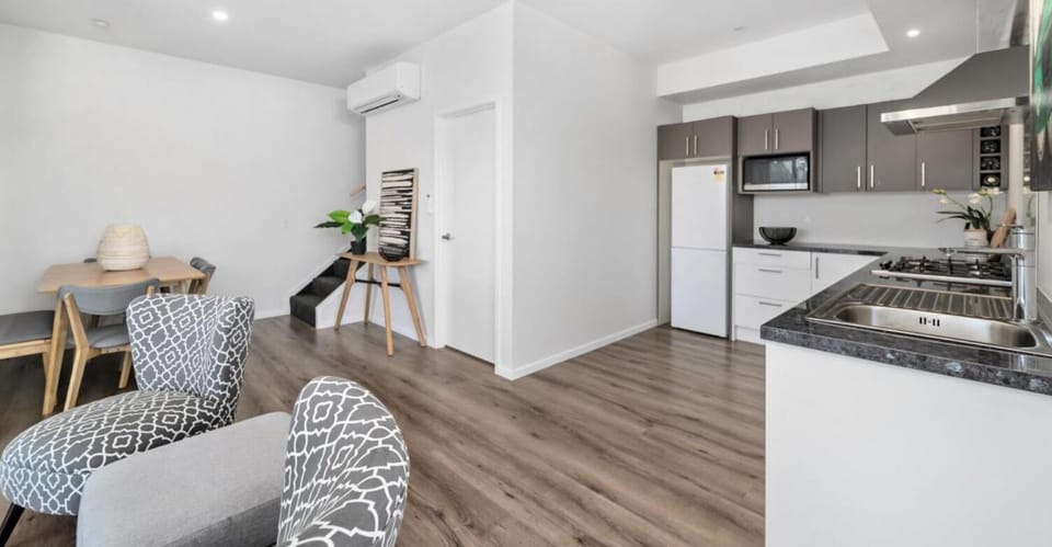 Duplex | Private kitchen | Full-size fridge, microwave, oven, stovetop