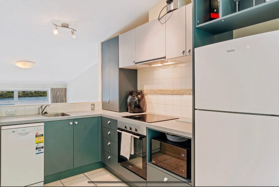 Apartment | Private kitchen | Full-size fridge, microwave, oven, dishwasher