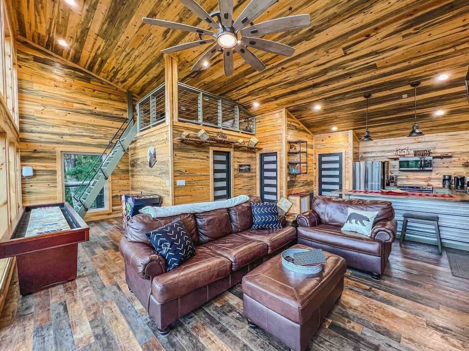 The living room offers a large 70 inches smart TV, perfect for a movie night with friends and family. The high ceilings and windows also add to the airy ambience of this great living space!