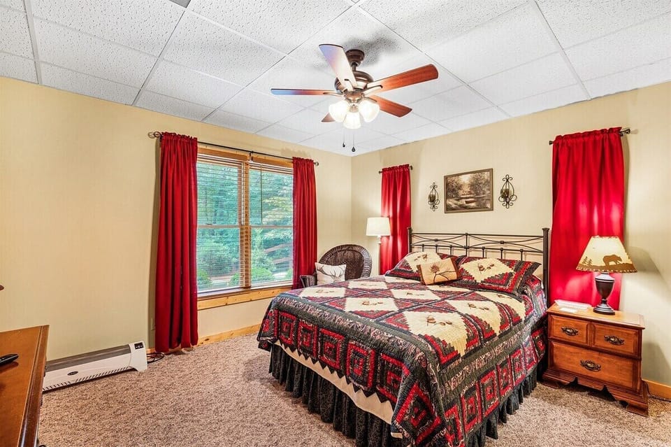 Queen Bed 4 Terrace Level