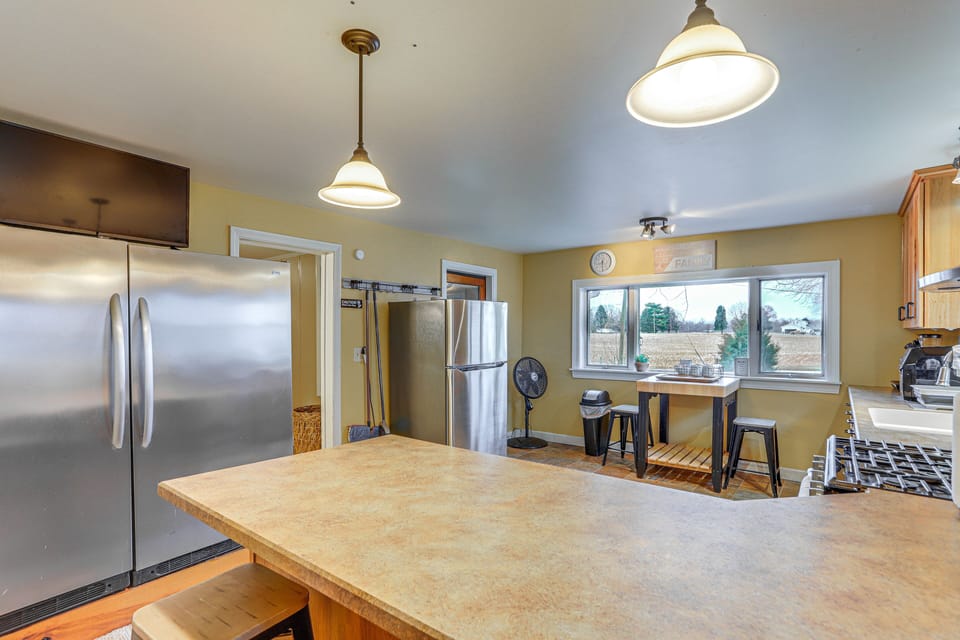 Kitchen | Air Fryer | Toaster Oven | 1st Floor