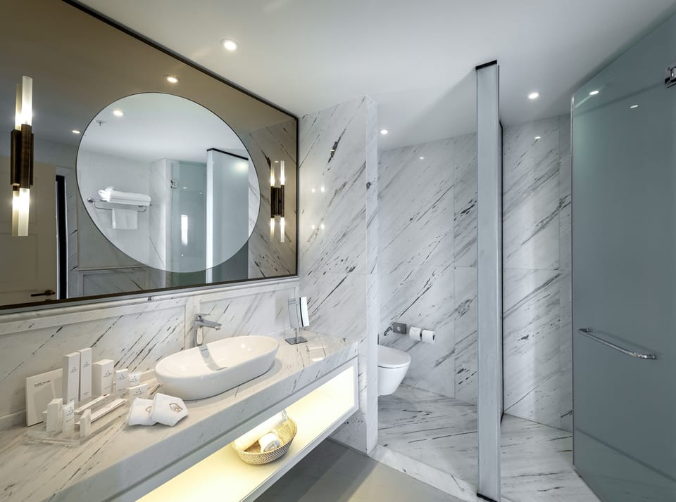 Jacuzzi Suite | Bathroom | Designer toiletries, hair dryer, bathrobes, slippers